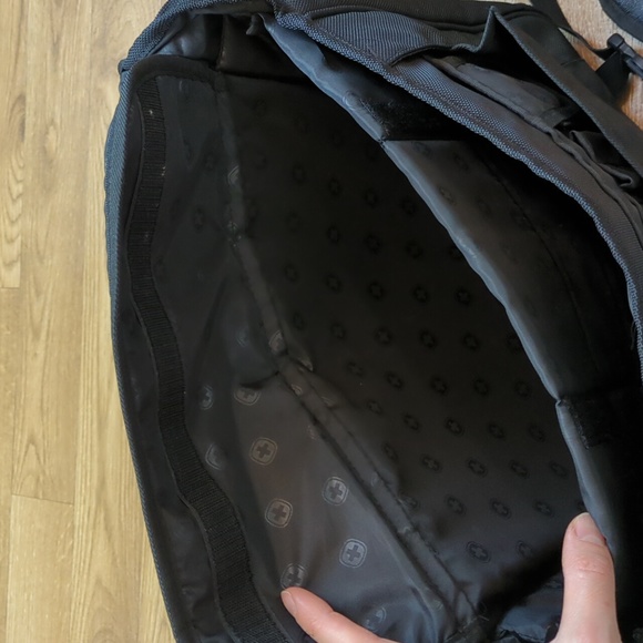 Swiss Gear by Wenger Messenger Bag - Picture 7 of 15